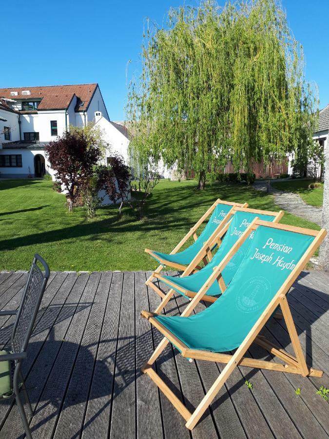 Pension Joseph Haydn Подерсдорф-ам-Зе Экстерьер фото